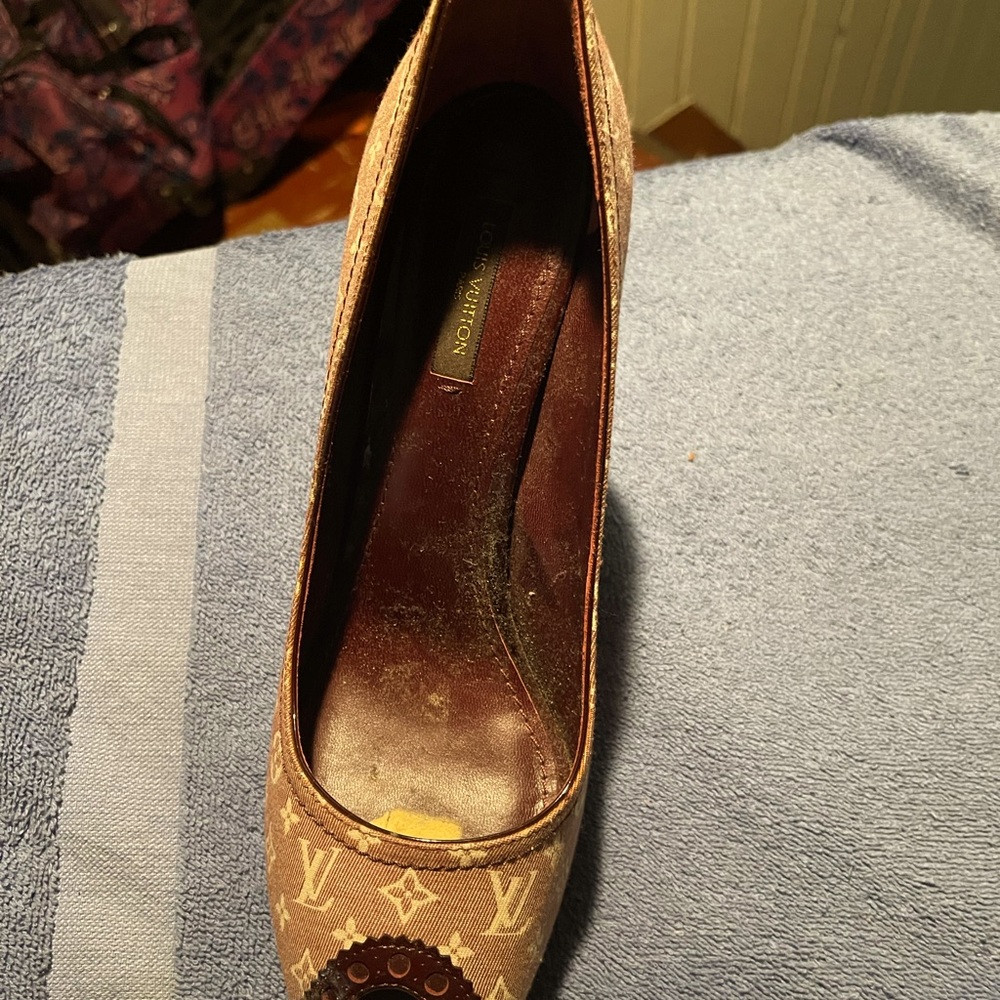 Louis Vuitton shoes size 40 slightly worn
